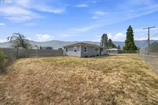 203 Alameda St, Myrtle Creek, OR 97457 - Photo 2