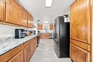 203 Alameda St, Myrtle Creek, OR 97457 - Photo 12