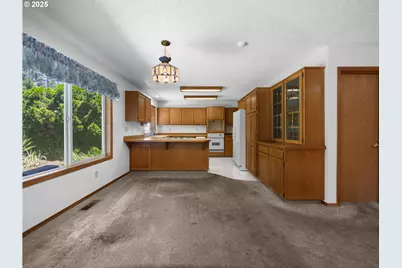 13221 SE Blackberry Cir, Portland, OR 97236 - Photo 14