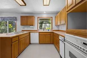 13221 SE Blackberry Cir, Portland, OR 97236 - Photo 16