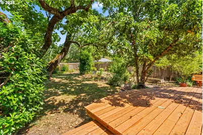 115 E Hilliard Ln, Eugene, OR 97404 - Photo 40