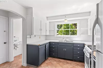 115 E Hilliard Ln, Eugene, OR 97404 - Photo 14