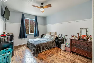 221 E 16th St, Lafayette, OR 97127 - Photo 14