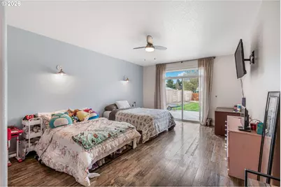 221 E 16th St, Lafayette, OR 97127 - Photo 26