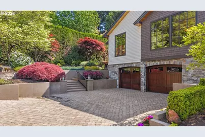 5828 SW Cheltenham Dr, Portland, OR 97239 - Photo 38