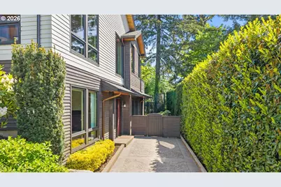 5828 SW Cheltenham Dr, Portland, OR 97239 - Photo 30