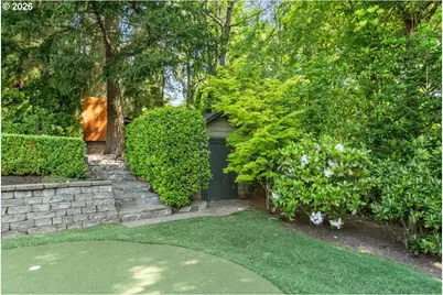 5828 SW Cheltenham Dr, Portland, OR 97239 - Photo 44