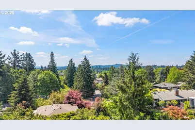 5828 SW Cheltenham Dr, Portland, OR 97239 - Photo 10