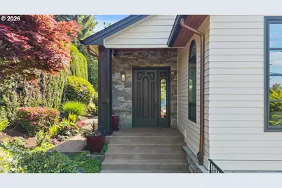 5828 SW Cheltenham Dr, Portland, OR 97239 - Photo 2