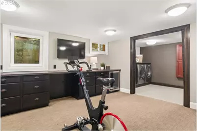 5828 SW Cheltenham Dr, Portland, OR 97239 - Photo 28
