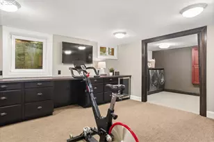 5828 SW Cheltenham Dr, Portland, OR 97239 - Photo 28