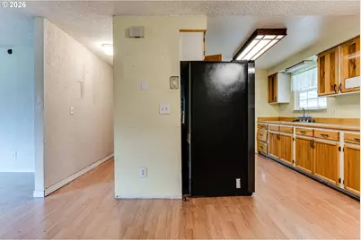 445 SW Juniper St, Junction City, OR 97448 - Photo 8