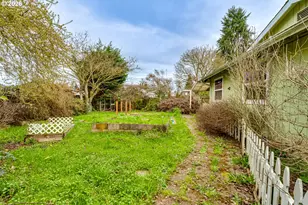 445 SW Juniper St, Junction City, OR 97448 - Photo 34