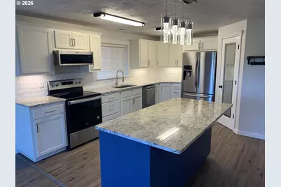 326 Auburn Ln, Creswell, OR 97426 - Photo 2