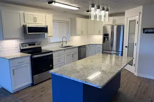 326 Auburn Ln, Creswell, OR 97426 - Photo 2