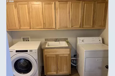 326 Auburn Ln, Creswell, OR 97426 - Photo 12