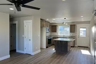 1224 SE Booth Ave, Roseburg, OR 97470 - Photo 2