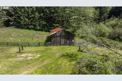 94010 North Way Ln, North Bend, OR 97459 - Photo 18