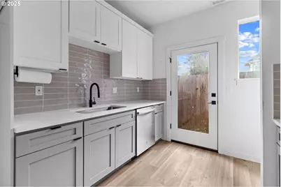 4851 NE Cully Blvd #6, Portland, OR 97218 - Photo 10