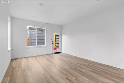 4851 NE Cully Blvd #6, Portland, OR 97218 - Photo 6