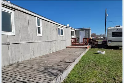 420 W Grant St, Burns, OR 97720 - Photo 2