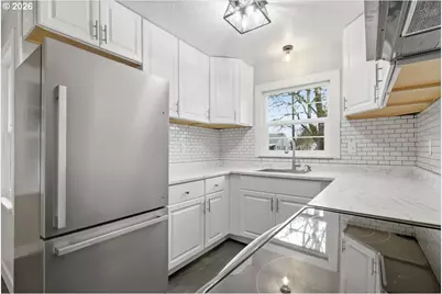 1084 24th St, Salem, OR 97301 - Photo 14