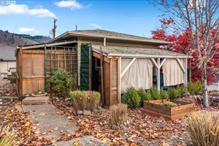 320 NE Tohomish St, White Salmon, WA 98672 - Photo 8