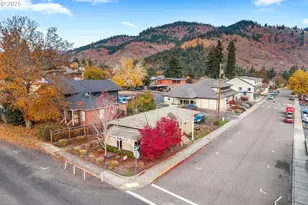 320 NE Tohomish St, White Salmon, WA 98672 - Photo 2