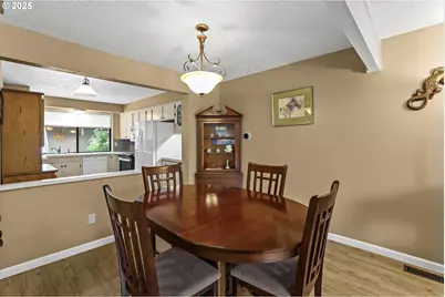 14523 NE Stanton Ct, Portland, OR 97230 - Photo 8