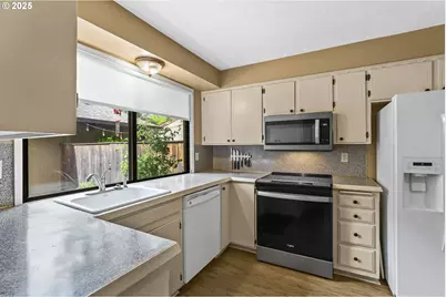 14523 NE Stanton Ct, Portland, OR 97230 - Photo 4