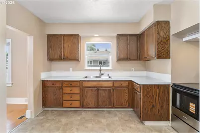 8316 SE Raymond Ct, Portland, OR 97266 - Photo 8