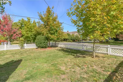 625 NE Cowls St, McMinnville, OR 97128 - Photo 42