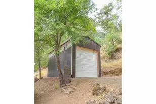 1138 Yokum Rd, Riddle, OR 97469 - Photo 20