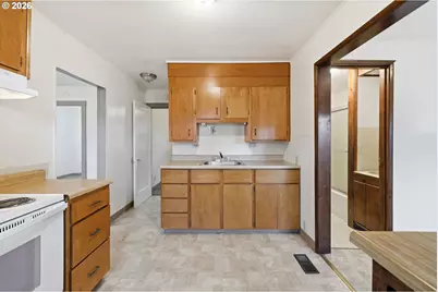 650 E Fairfield St, Gladstone, OR 97027 - Photo 10