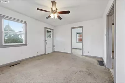 650 E Fairfield St, Gladstone, OR 97027 - Photo 6