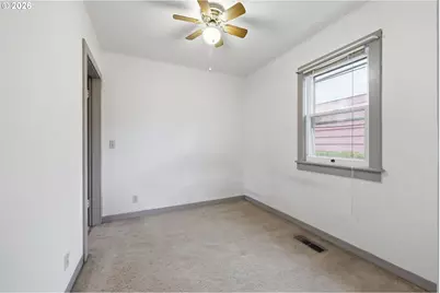 650 E Fairfield St, Gladstone, OR 97027 - Photo 18