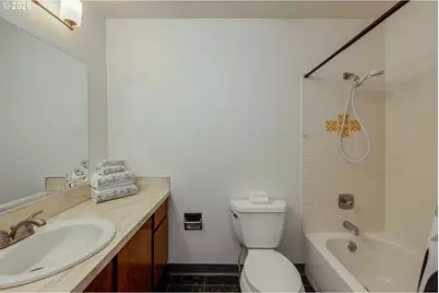 16007 NE Sacramento St, Portland, OR 97230 - Photo 14
