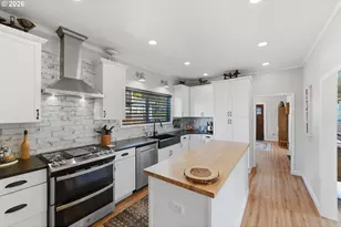 1542 Meade St, North Bend, OR 97459 - Photo 14