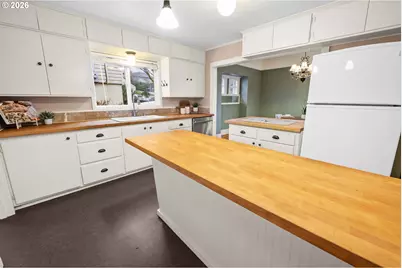 663 Harrison Ave, Astoria, OR 97103 - Photo 12