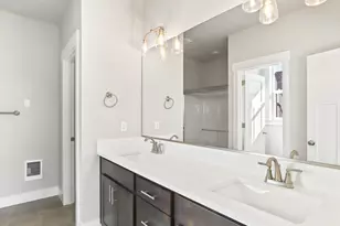 2213 E Juniper Cir, La Center, WA 98629 - Photo 16