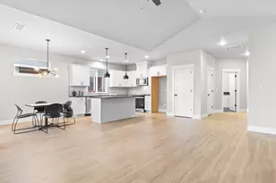 2213 E Juniper Cir, La Center, WA 98629 - Photo 2