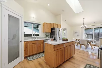 87661 Trek Dr, Veneta, OR 97487 - Photo 10