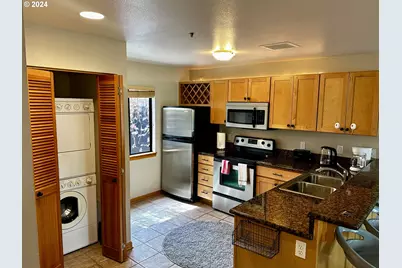 730 NW Naito Pkwy #E25, Portland, OR 97209 - Photo 4