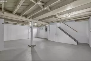 19237 NE Glisan St, Portland, OR 97230 - Photo 16