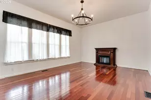 928 W Main St, Cottage Grove, OR 97424 - Photo 2