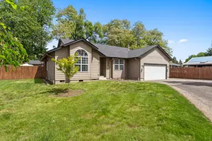 1327 G St, Washougal, WA 98671 - Photo 2