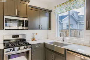 234 W 18th St, Lafayette, OR 97127 - Photo 12