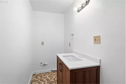 890 Hobbs Rd, Hood River, OR 97031 - Photo 32