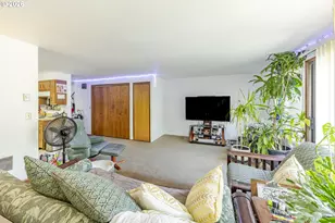 2209 Cal Young Rd, Eugene, OR 97401 - Photo 10