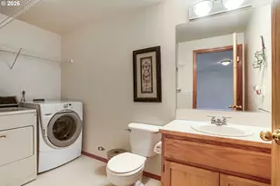 428 SE 10th St, Troutdale, OR 97060 - Photo 24